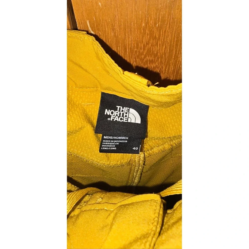 The North Face Shorts Mens 40 Yellow Hiking Outdoor Cargo Performance